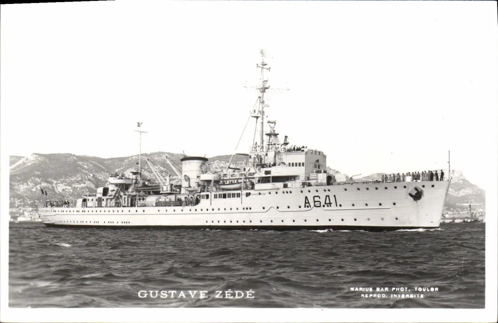 Krążownik Gustave Zédé — Toulon — Marius Bar Fot. Toulon - Awers