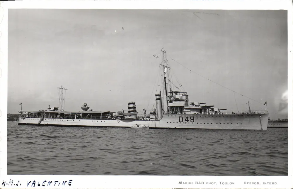 H.M.S. Valentine — D49 — Marius BAR Fot. Toulon - Frente