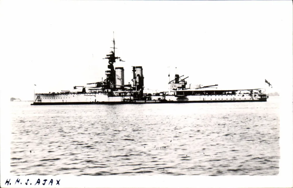 H.M.S. AJAX — Navio de guerra britânico — editor AU NAIN BLEU, Paris - Frente
