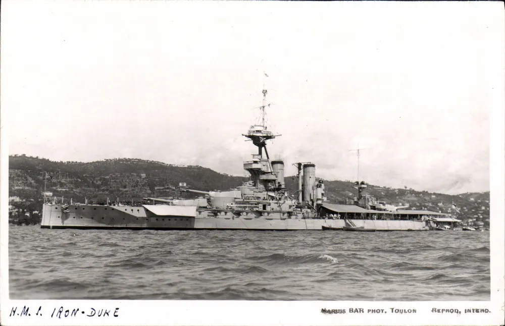H.M.S. Iron Duke — Navio de guerra — Marcus Bar Fot. Toulon - Frente
