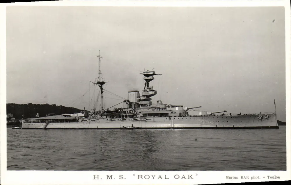 H.M.S. "ROYAL OAK" — navio de guerra britânico — Marius BAR fot. - Toulon - Frente