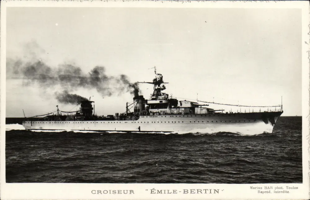Cruzador "Émile-Bertin" — fotografia marítima — Marius BAR fot. Toulouse - Frente