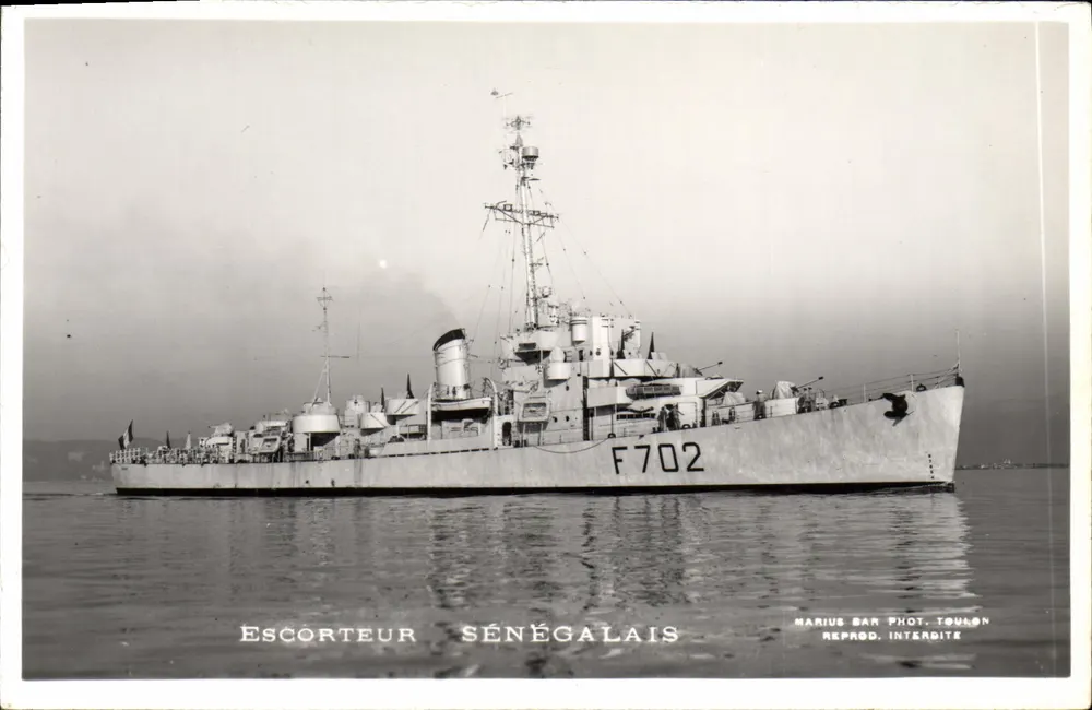 Escorteiro Senegalês — F702 — Marius Bar Fot. Toulon - Frente