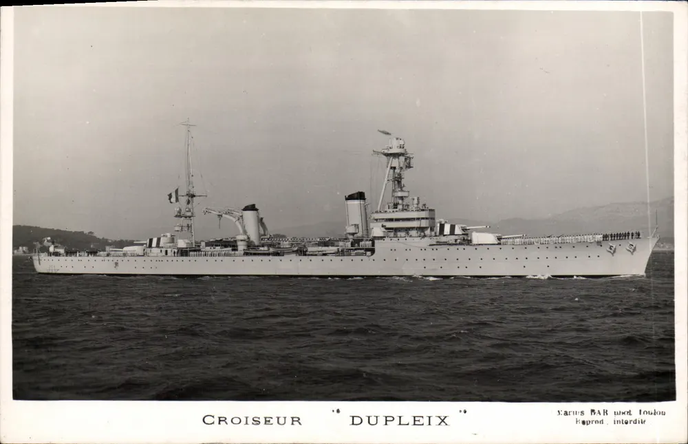 Cruzador "Dupleix" — França — editor Bar, número de série não visível - Frente