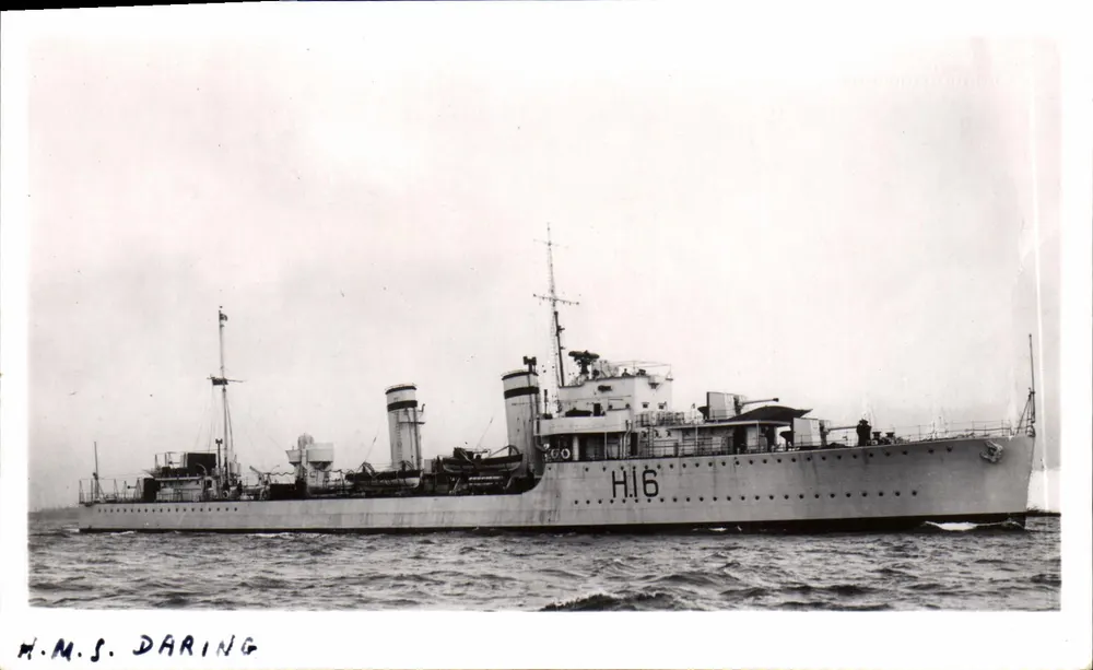 H.M.S. DARING — destroyer H.16 — Nautical Photo Agency, Paris - Frente