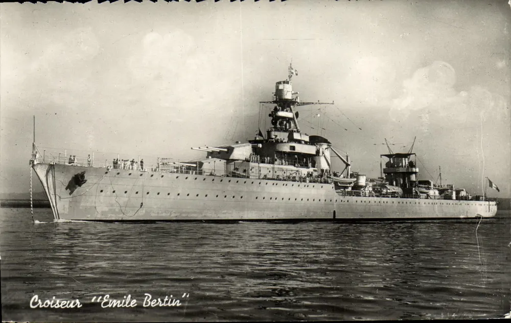 Cruiser "Emile Bertin" — fotografia em preto e branco — n°198 - Frente