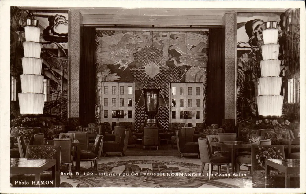 Innenraum des Schiffs NORMANDIE — Der Grand Salon — Foto HAMON, Serie R. 102 - Vorderseite