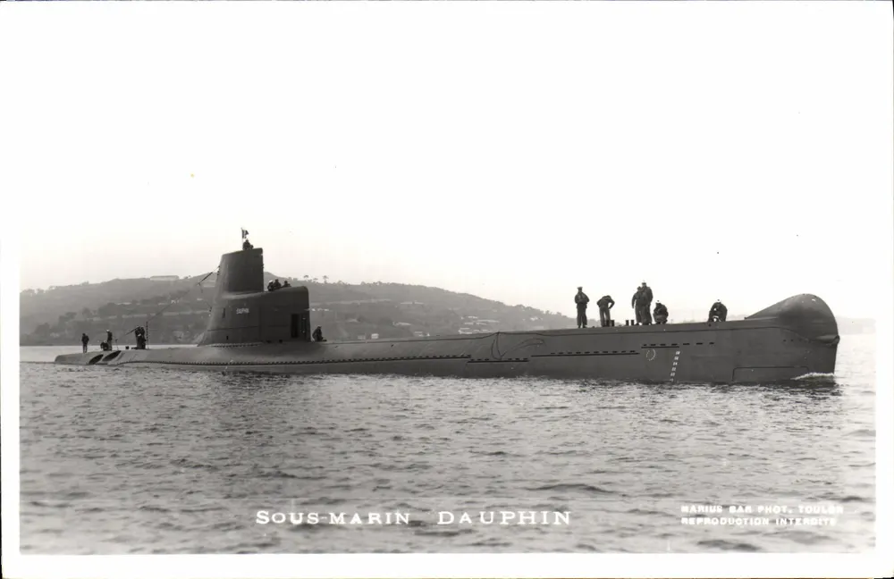 Submarino Dauphin — fotografia marítima — editor Marius Bar, Toulouse - Frente
