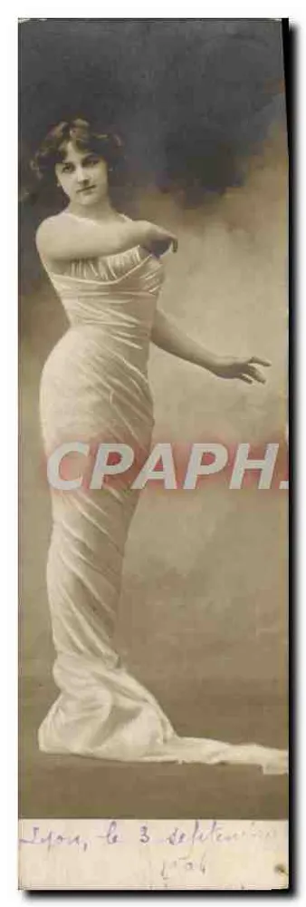 Frau in drapiertem Kleid — Fotografie — CRAPH. (Verlag) - Vorderseite