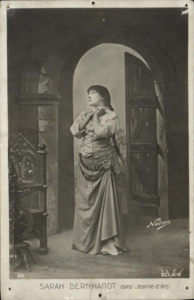 Sarah Bernhardt dans Jeanne d'Arc — scène de théâtre — éditeur Nadar, n°30 - Vorderseite