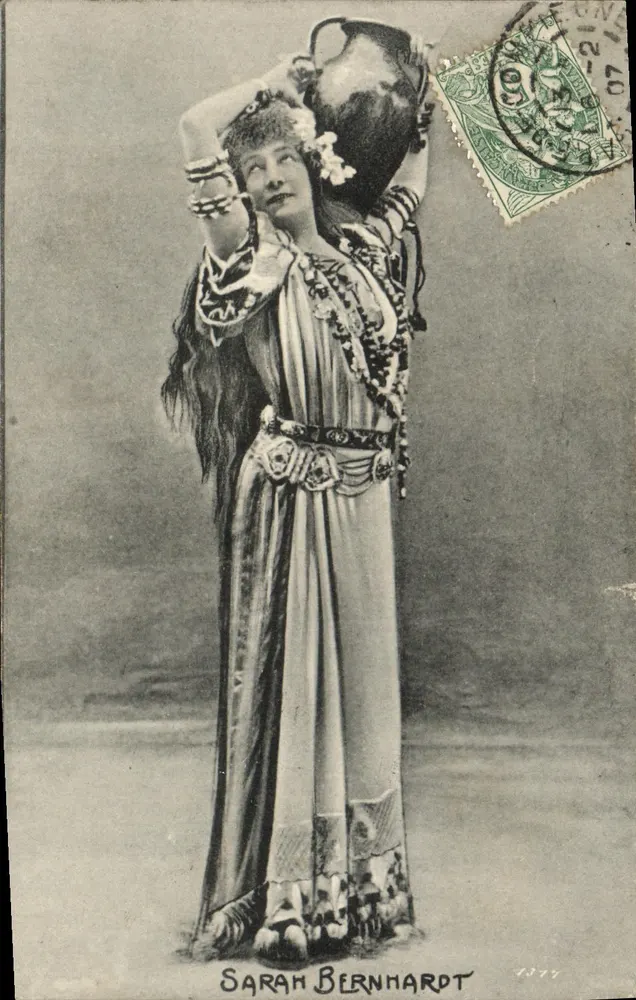 Sarah Bernhardt — in oosterse kleding — uitgegeven door de Vereniging van Ansichtkaarten - Voorkant