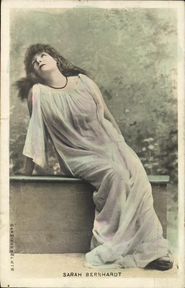 Sarah Bernhardt — portrait en robe fluide — SIP 72 SERIEN 9 - Frente