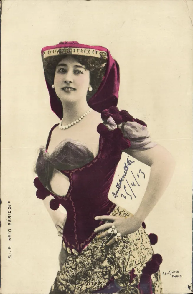 Frau in einem violetten Kleid und Schleier — S.I.P. Nr. 10, Serie 51 — Reutlinger Paris - Vorderseite