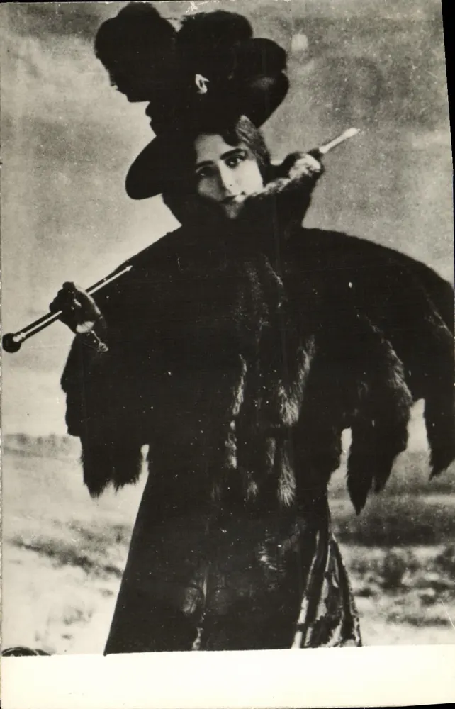 Frau in Pelz und Hut mit Federn — Winterlandschaft - Vorderseite