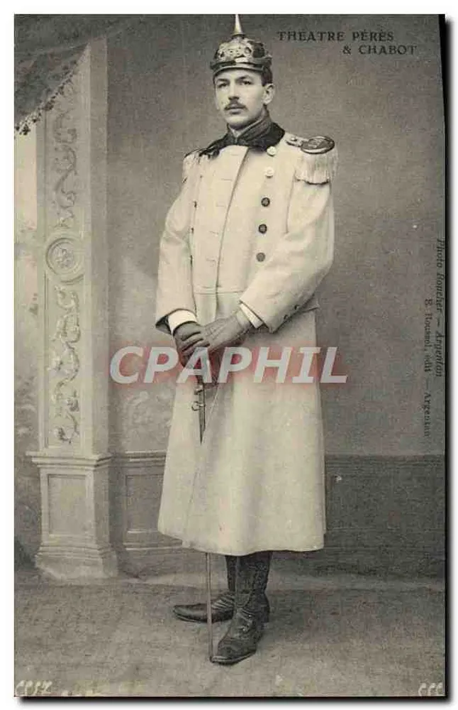 Soldat en uniforme — portrait studio — Théâtre Pères & Chabot, éditeur - Frente