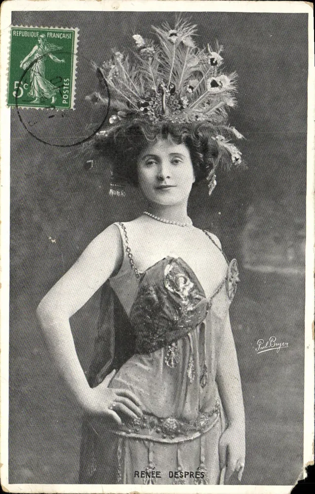 Renée Després — portrait en costume de scène — Paul Beyer - Frente