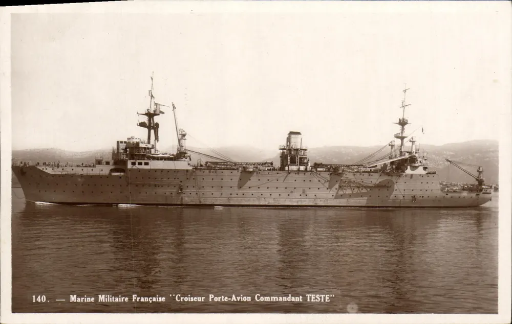 Kroczownik lotniczy Commandant TESTE — Marynarka Wojenna Francuska — Wydawnictwo Laon Bahia, Toulouse - Awers