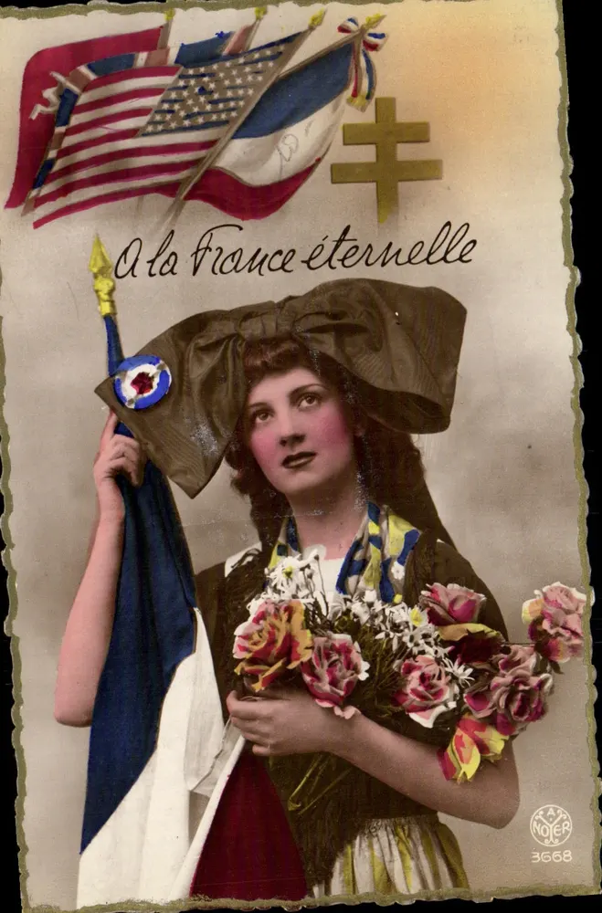 França eterna — mulher em traje nacional segurando bandeira francesa e buquê — editor Raphaël Noïer, n° 3668 - Frente