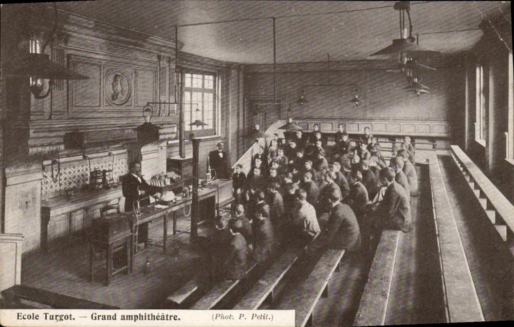 Schule Turgot — Großer Amphitheater — Foto von P. Petit - Vorderseite