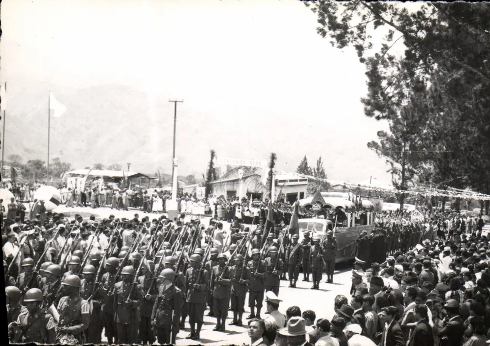 Cerimônia militar — 1098 — - Frente