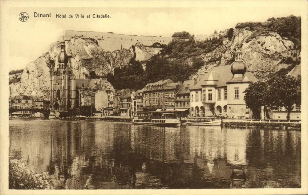 Dinant — Rathaus und Citadel — Verlag Nais - Vorderseite