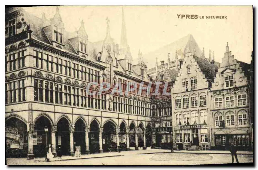 Ypres Le Nieuwerk — vista da praça com edifícios com arcadas e igreja — editor desconhecido, número de série não visível - Frente