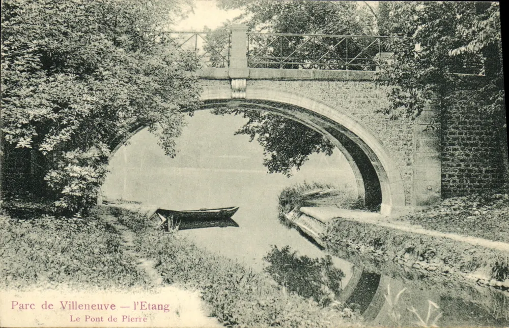 Parque de Villeneuve — O Lago — O Ponte de Pedra — Edição Trianon - Frente