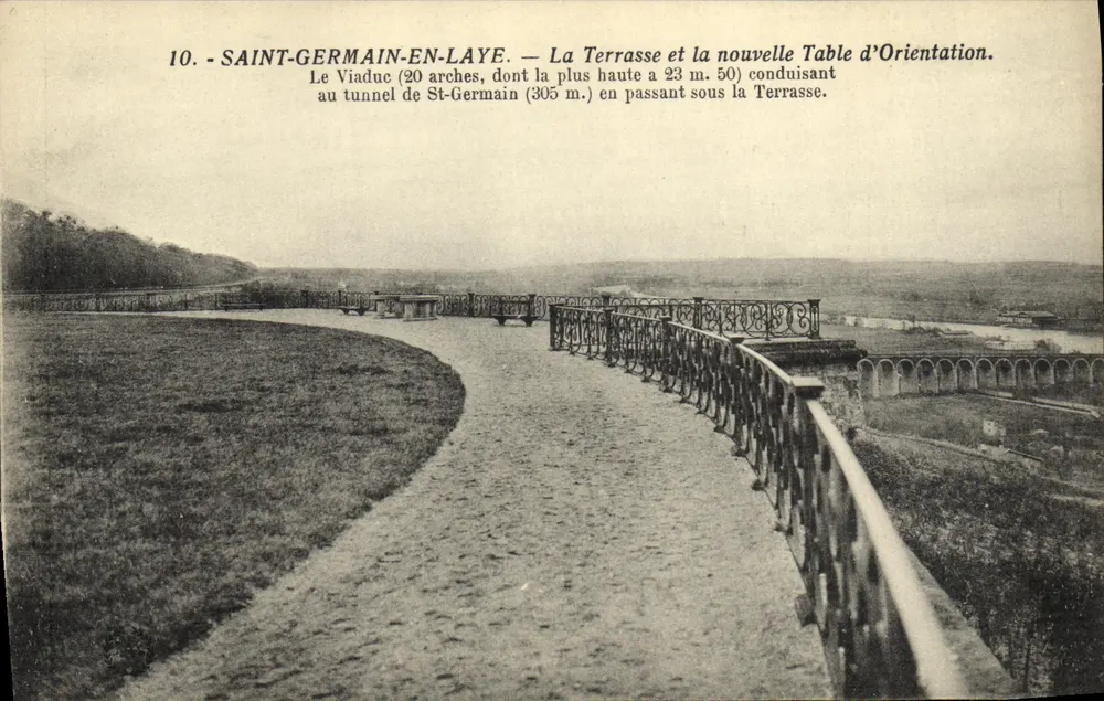 Saint-Germain-en-Laye — Die Terrasse und die neue Orientierungstafel — L'Abéthia, Paris - Vorderseite