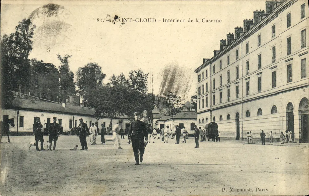 Saint-Cloud - Interior da Caserna — P. Marimuse, Paris, n°89 - Frente