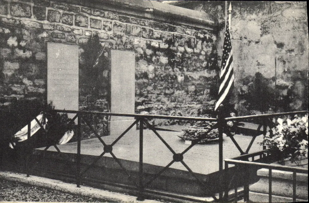 Historischer Friedhof Picpus — Grab von La Fayette — Mutterhaus der Religiosen der Sacred Hearts und der Ehrfurcht - Vorderseite