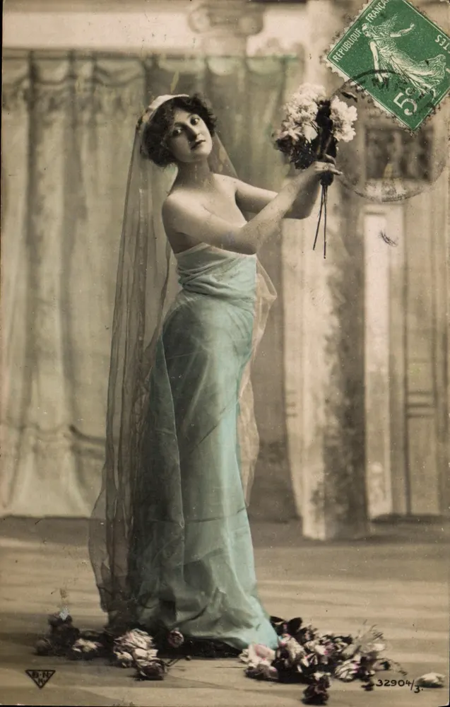 Junge Frau in blauer Robe und Schleier — B.R. — n° 32904/3 - Vorderseite