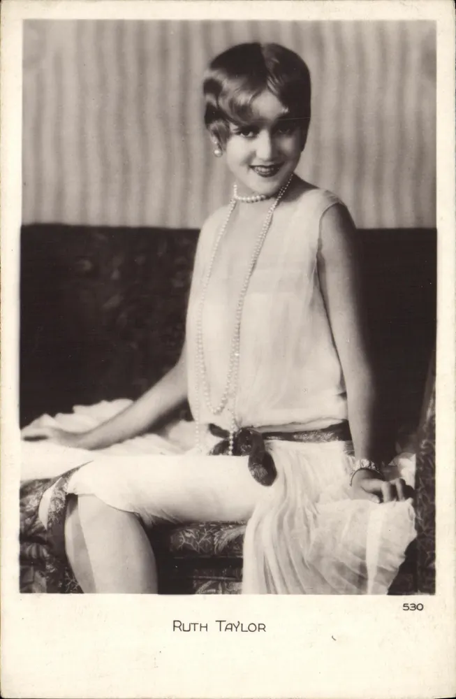 Ruth Taylor — Frauenporträt — Cinémagazine, Nr. 530 - Vorderseite