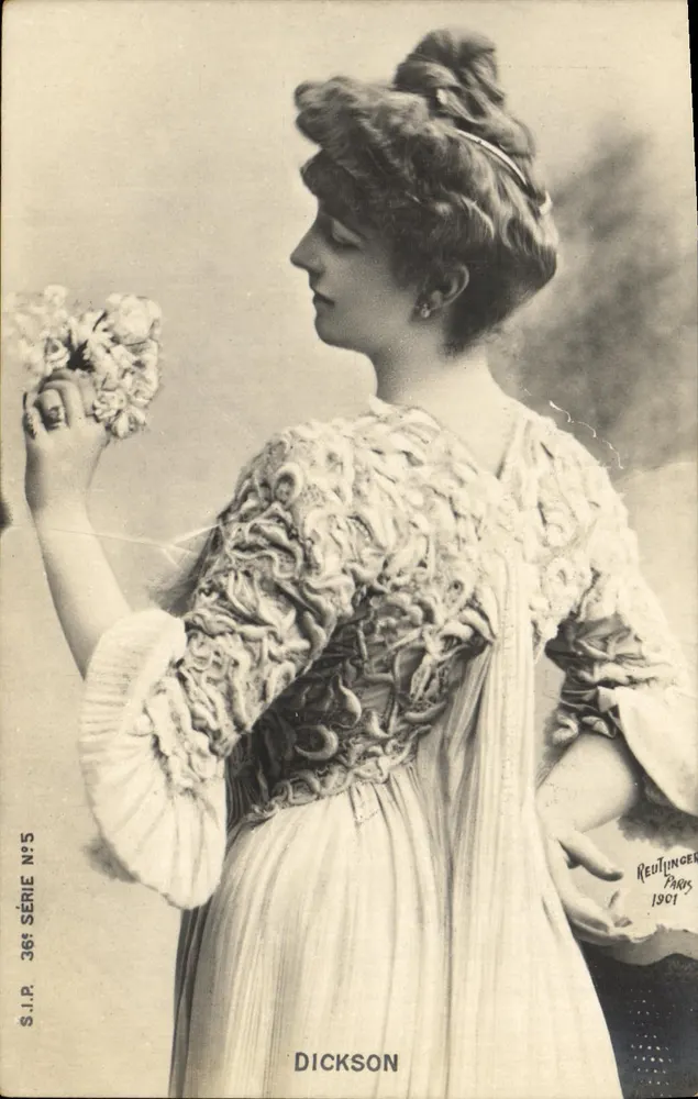 Junge Frau in geschmücktem Kleid — Reutlinger Paris — S.I.P. 36. Serie Nr. 5 - Vorderseite