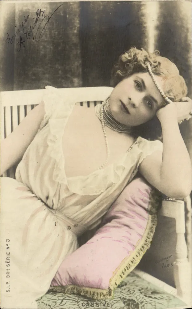 Cassive — Retrato da cantora — S.I.P. 30¢ Série N°3, editada por Renwinger Paris - Frente