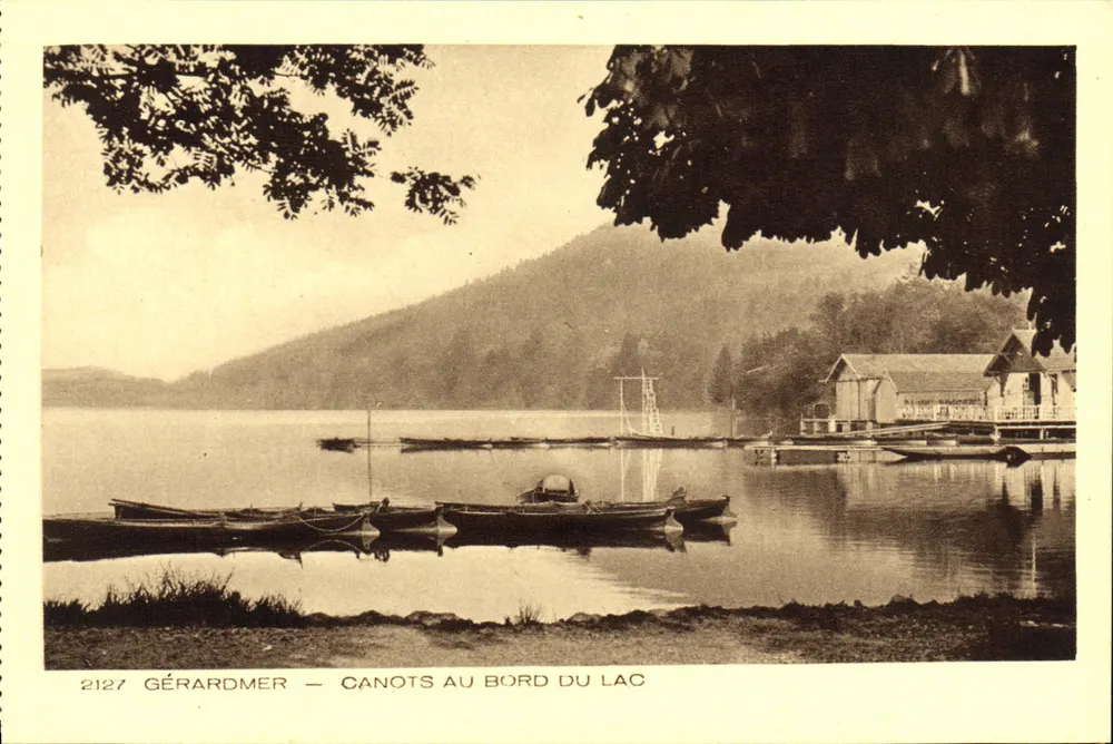 Gérardmer — Canoas à beira do lago — série 2127 - Frente