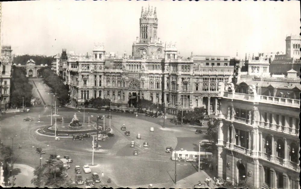 Madrid — Praça da Cibele e o edifício do Palácio da Cibele — Editor: Heliotípica Artística Española, n°4 - Frente
