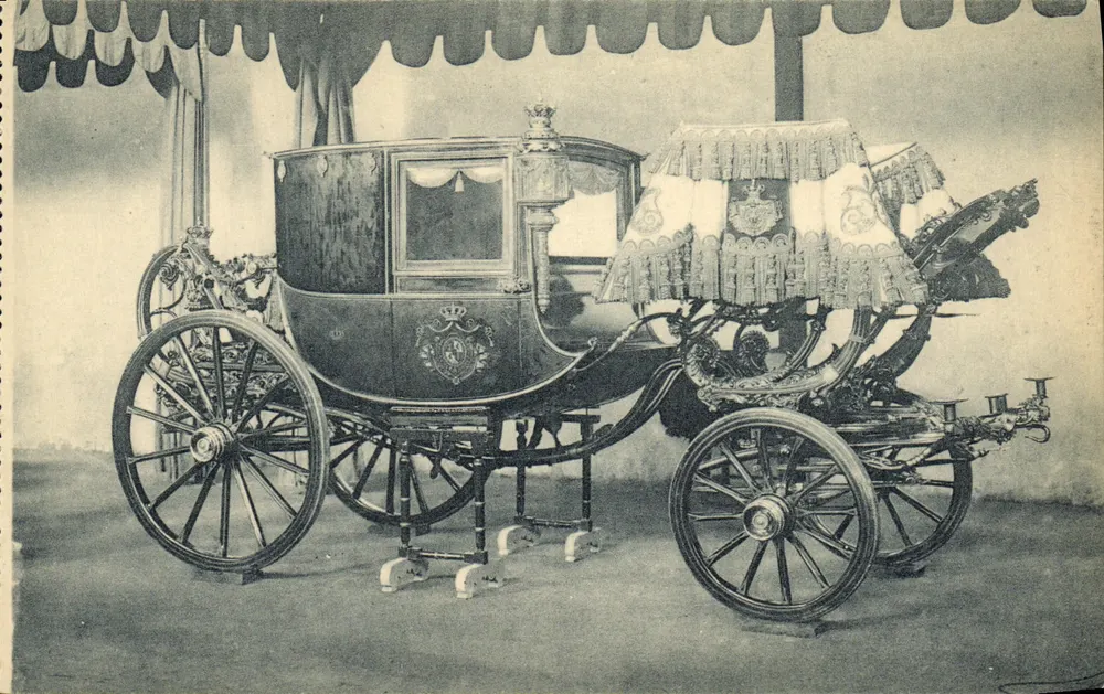 Gala-Kutsche — Königspalast — Stallhof von Isabel II - Vorderseite