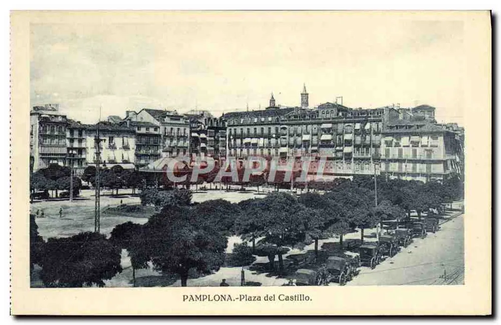 Pamplona - Plaza del Castillo — vista panorâmica com edifícios e carros da época - Frente