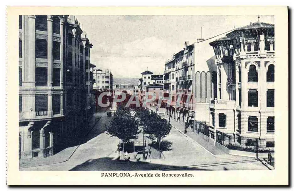 Pamplona - Avenida de Roncesvalles — vista urbana com edifícios e árvores — editor não identificado, número de série não visível - Frente