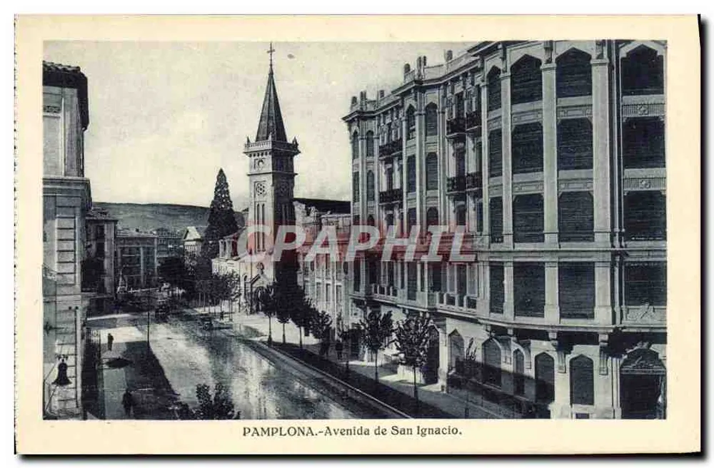 Pamplona - Avenida de San Ignacio — vista da rua com igreja e edifícios - Frente