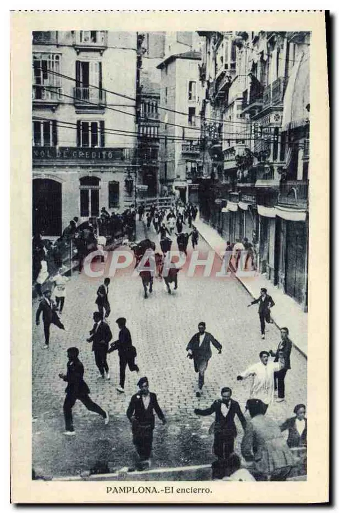 Pamplona - A encerramento — cena de rua com multidão e loja 'NOL DE CREDITO' - Frente