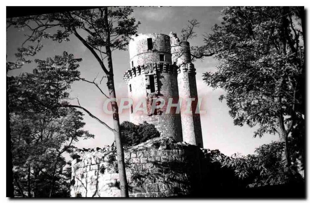 Montlhéry — Die Turm — Alter Bergfried des befestigten Schlosses Montlhéry aus dem Jahr 999 - Vorderseite