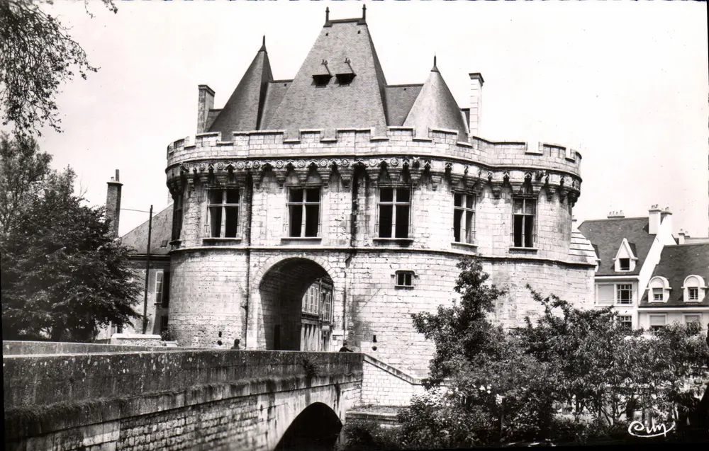 Vendôme (Loir-et-Cher) — Rathaus, ehemalige Tor Saint-Georges — Verlag C. Limp - Vorderseite