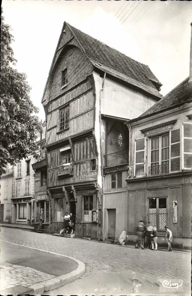 Vendôme (Loir-et-Cher) — Altes Haus, Place Saint-Martin — Cim - Vorderseite