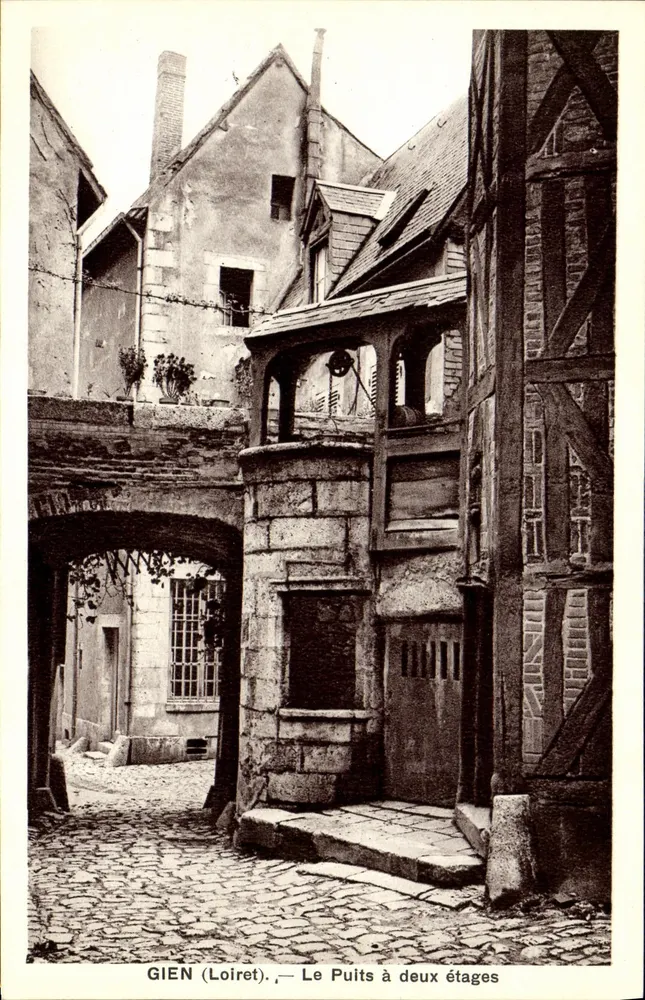 Gien (Loiret) — O Poço de Dois Andares - Frente