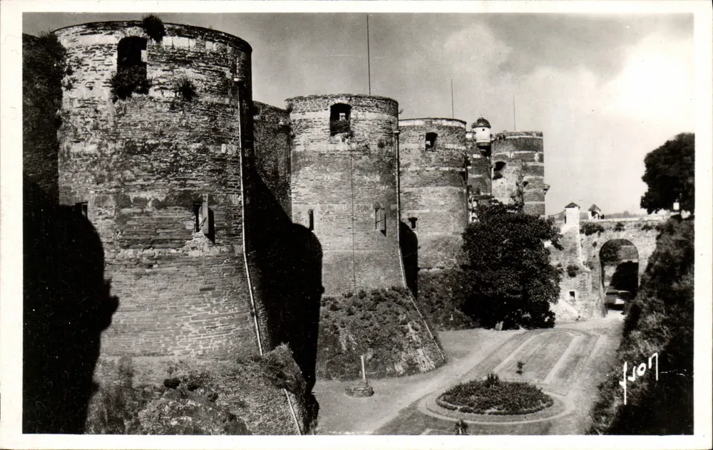Angers (Maine-et-Loire) — O castelo — Éditions d'Art - Frente