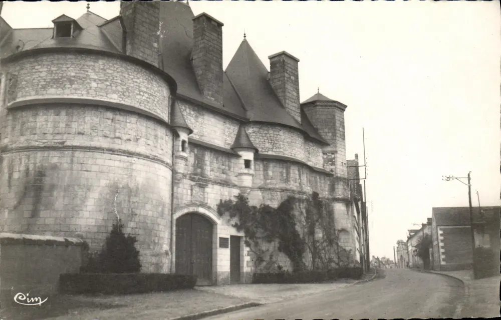 Entrada do Castelo — Arredores de Bourgueil-Benaïs (Indre-et-Loire) — Fotógrafo Véritéau - Frente