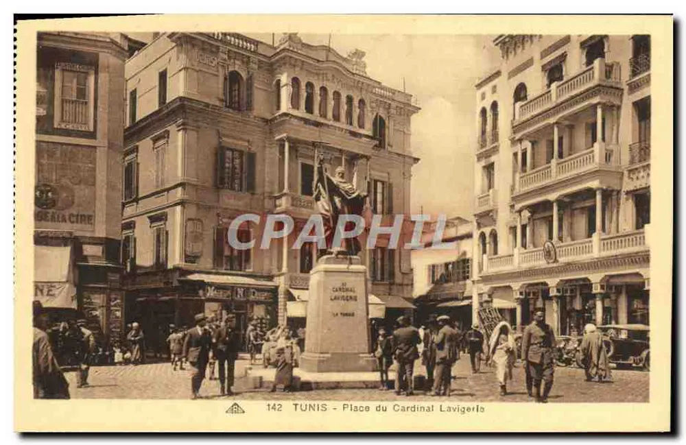 Tunis - Plein van de Kardinaal Lavigerie — monumentale beeld in het midden van een levendige plein — uitgever: Ancienne des Arts Pharmaceutiques, Straatsburg, n° 142 - Voorkant