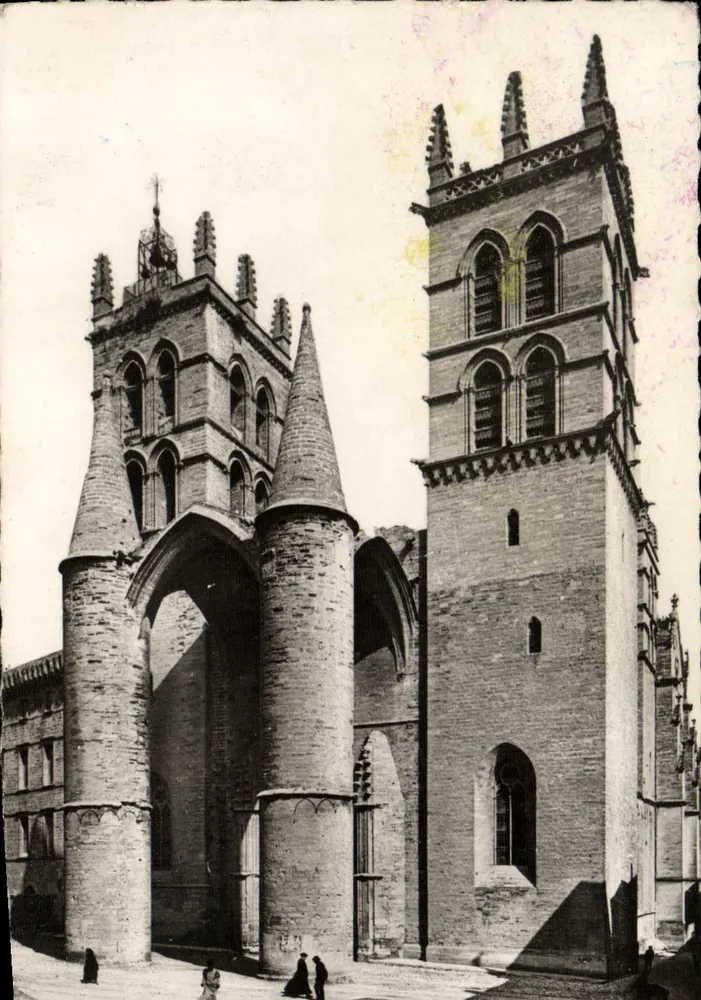 Montpellier - A Catedral — vista de suas torres e portal — editor REAL-PHOTO, n°80 - Frente
