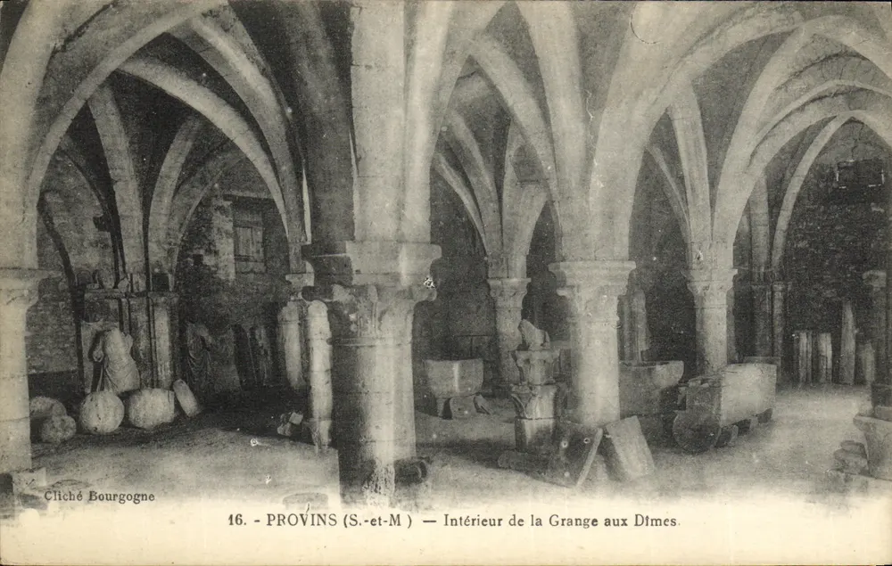 Provins (S.-et-M) — Interior de la Grange aux Dîmes — Cliché Bourgogne, n°16 - Anverso